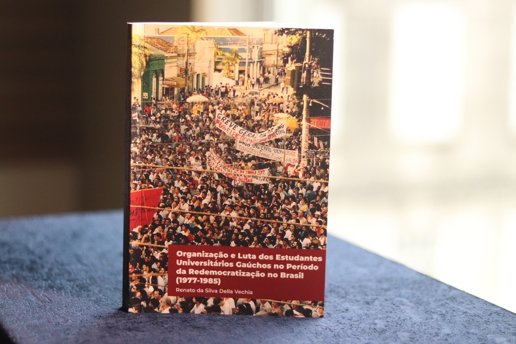 Professor da UCPel lança livro que resgata a história do movimento estudantil gaúcho