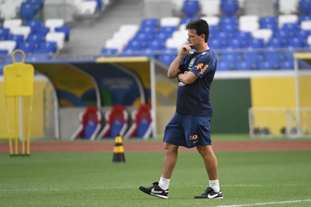  - Fernando Diniz em seu primeiro treino pela Seleção — Foto: Fernando Torres/AGIF