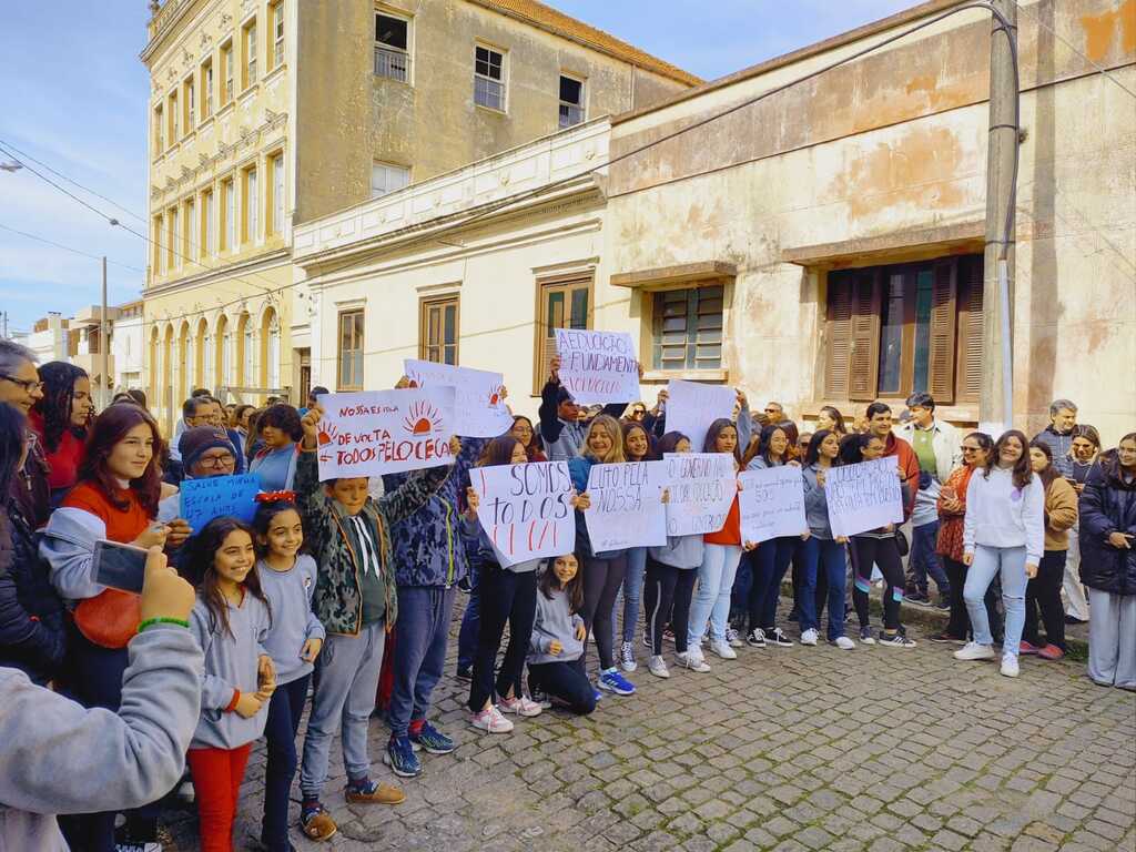 Comunidade cobra soluções após interdição de escola estadual em Jaguarão
