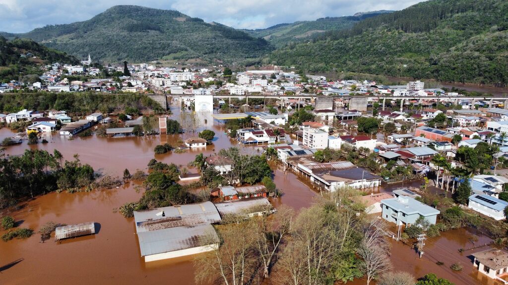 título imagem 41 óbitos e 83 municípios afetados devido às chuvas no Estado