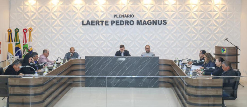 VEREADORES RECEBEM PARA APRECIAÇÃO O PROJETO QUE GARANTE O PAGAMENTO DO PISO SALARIAL DA ENFERMAGEM