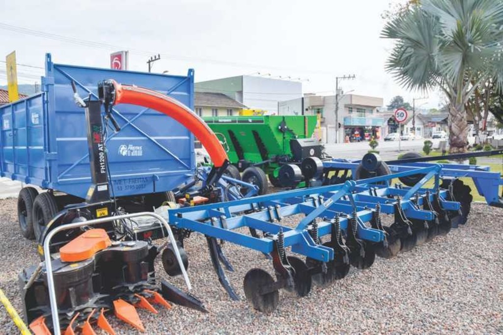Agricultura Familiar de Apiúna recebe impulso com novos implementos agrícolas