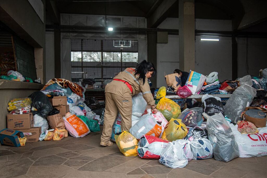 título imagem Cerca de 35 toneladas já foram arrecadadas para ajudar as vítimas do temporal no Estado; doações seguem no fim de semana