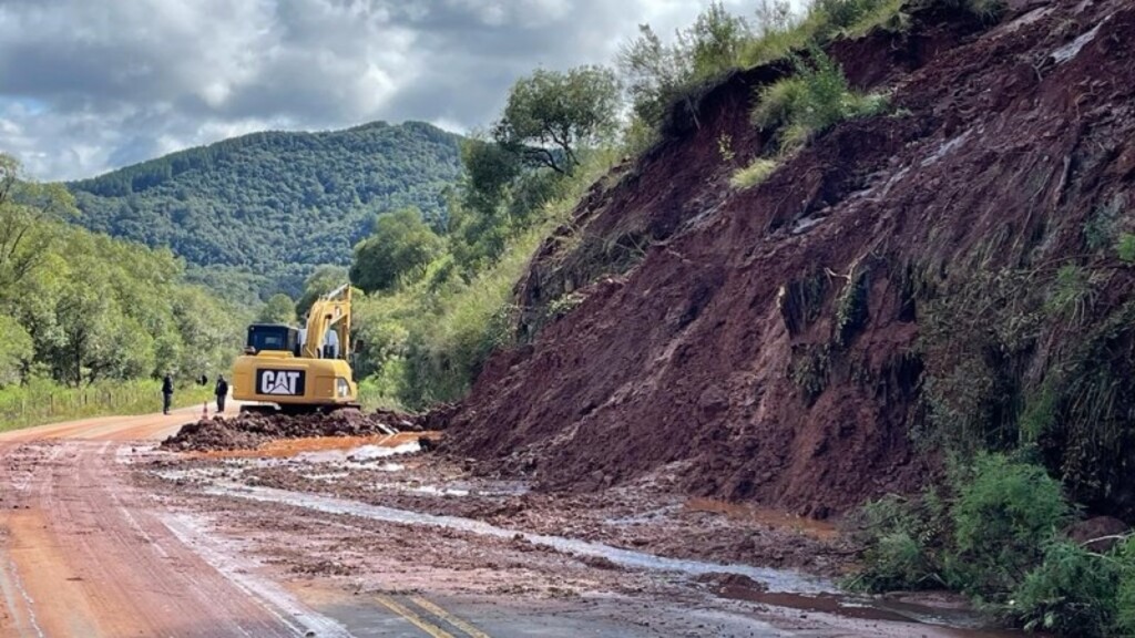 Nove trechos de rodovias têm bloqueios totais ou parciais no Rio Grande do Sul