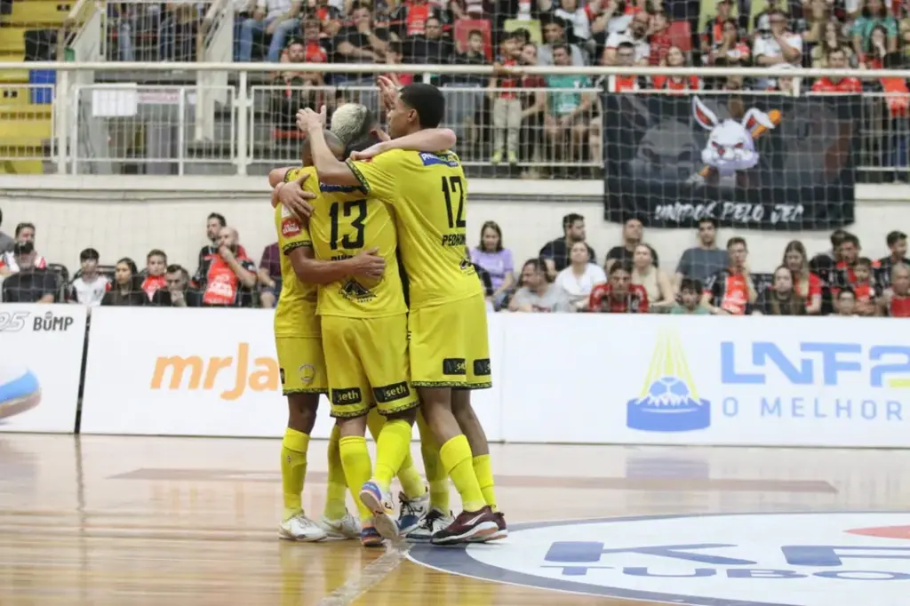 Praia derrota JEC Futsal