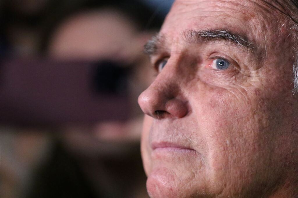 Bolsonaro deve passar por duas novas cirurgias em São Paulo