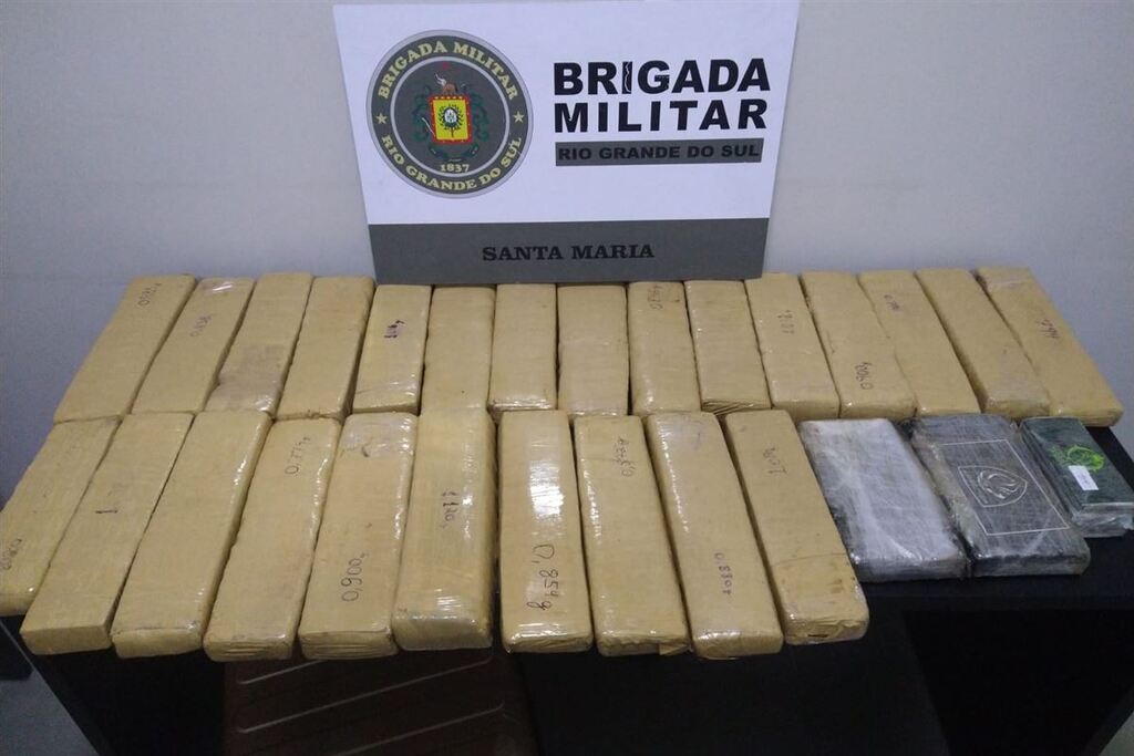 Foto: Brigada Militar - Drogas estavam escondidas em uma mala