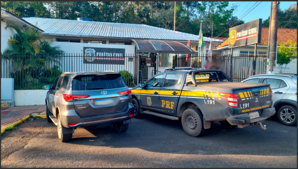 PRF flagra motorista conduzindo caminhonete clonada