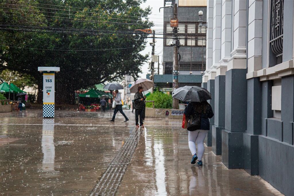 Terça-feira é marcada por granizo e muita chuva em Santa Maria; acumulados já passam dos 80mm na região