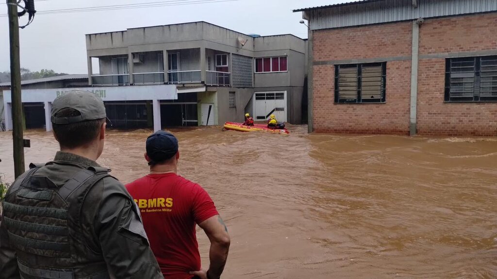 Oito pessoas estão desaparecidas devido às enchentes que atingiram o Estado, afirma vice-governador