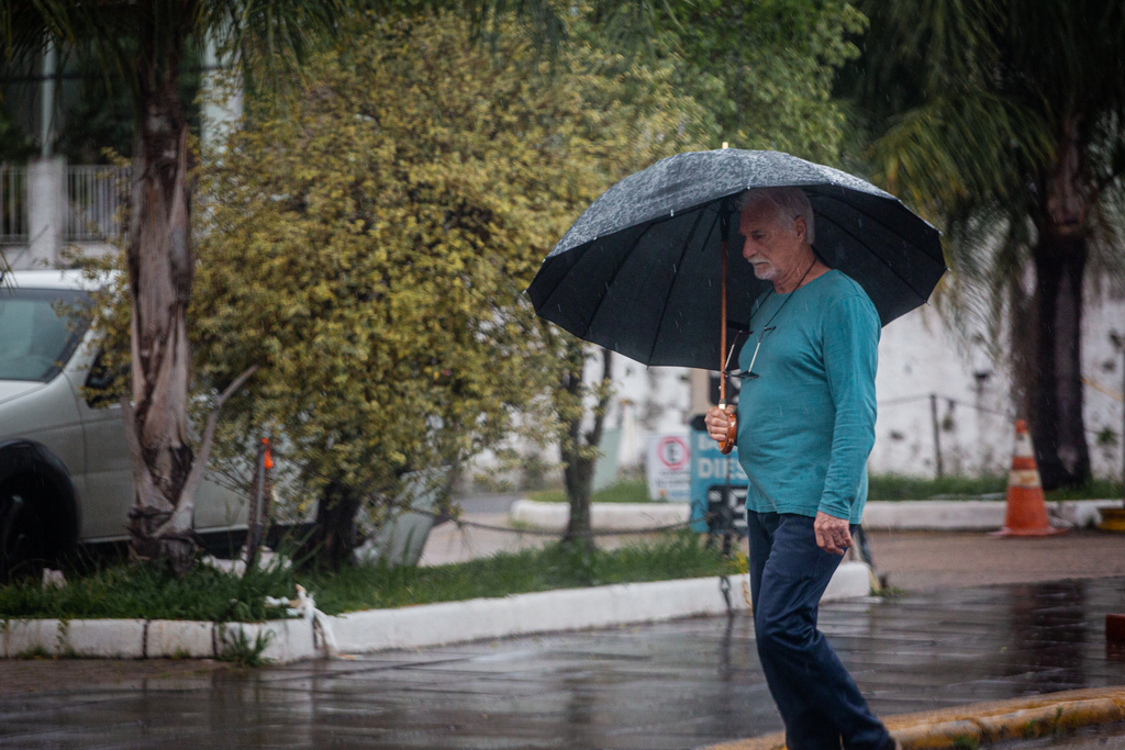 Quatro municípios da região registram em 36 horas mais chuva do que o esperado para o mês
