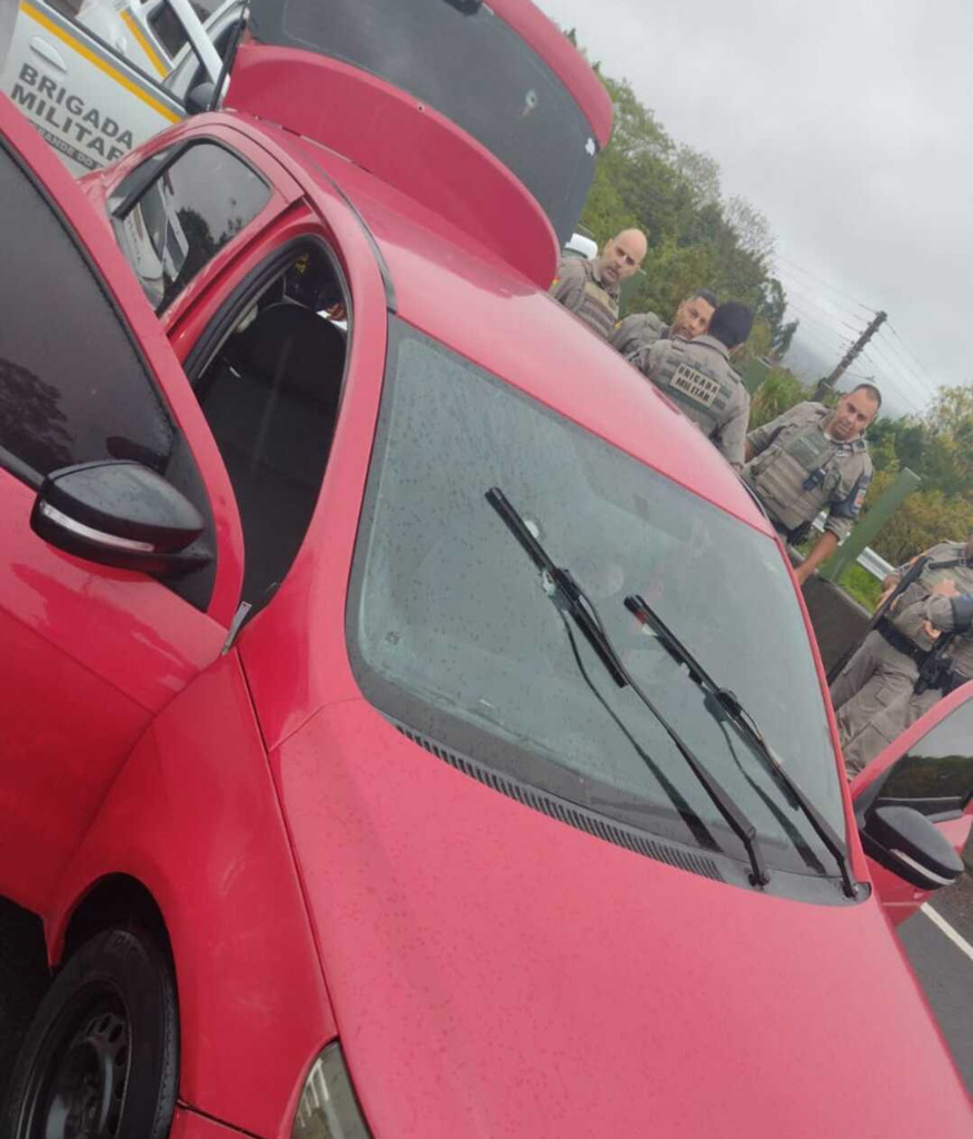 AÇÃO CONJUNTA ENTRE BRIGADA MILITAR E PRF RESULTA EM PRISÃO DE UM HOMEM EM TORRES
