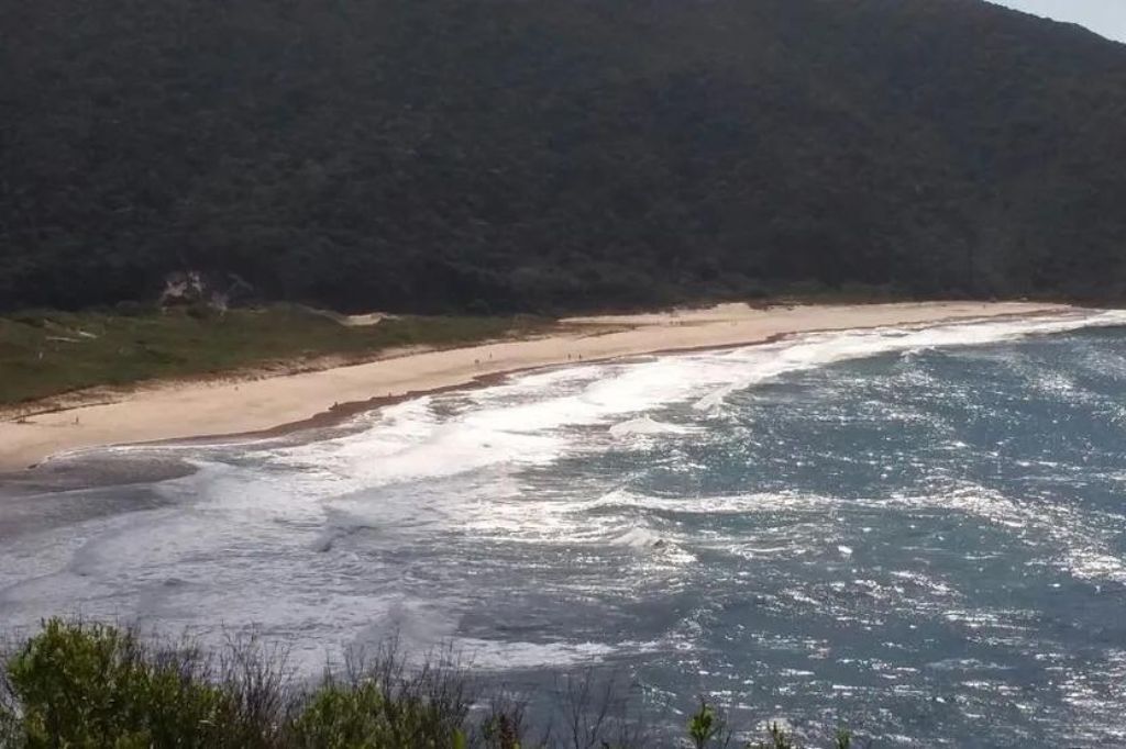 Antes de frio, litoral de SC tem previsão de mar agitado e ondas de até 4 metros