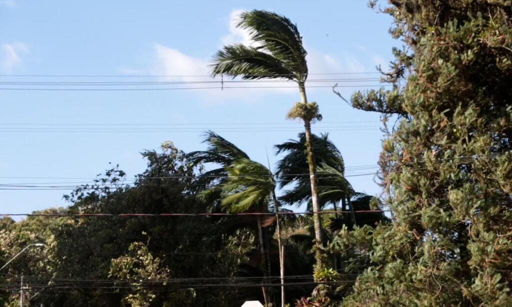 Santa Catarina tem mar agitado, devido chegada de ciclone