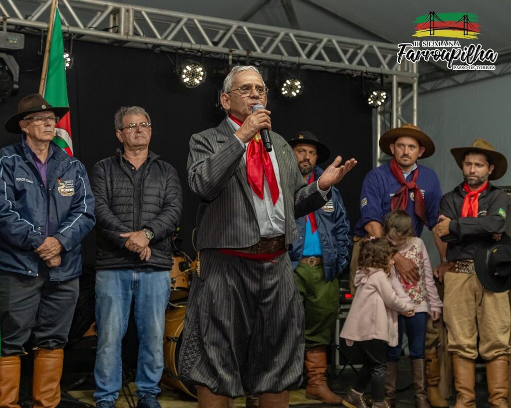 CHEGADA DA CHAMA CRIOULA MARCOU O INÍCIO DA SEMANA FARROUPILHA EM PASSO DE TORRES