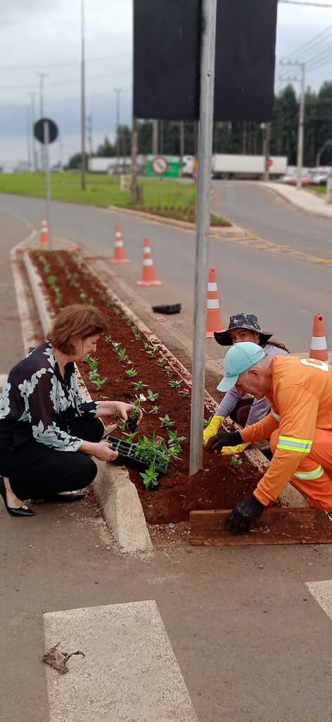 Iniciado em Capinzal ajardinamento dos canteiros da BRF até a Unoesc