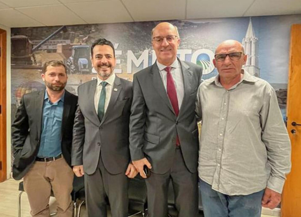PESCADORES RECEBEM CONVÊNIO DE R$ 600 MIL PARA DESASSOREAMENTO DA FOZ DO RIO MAMPITUBA EM PASSO DE TORRES