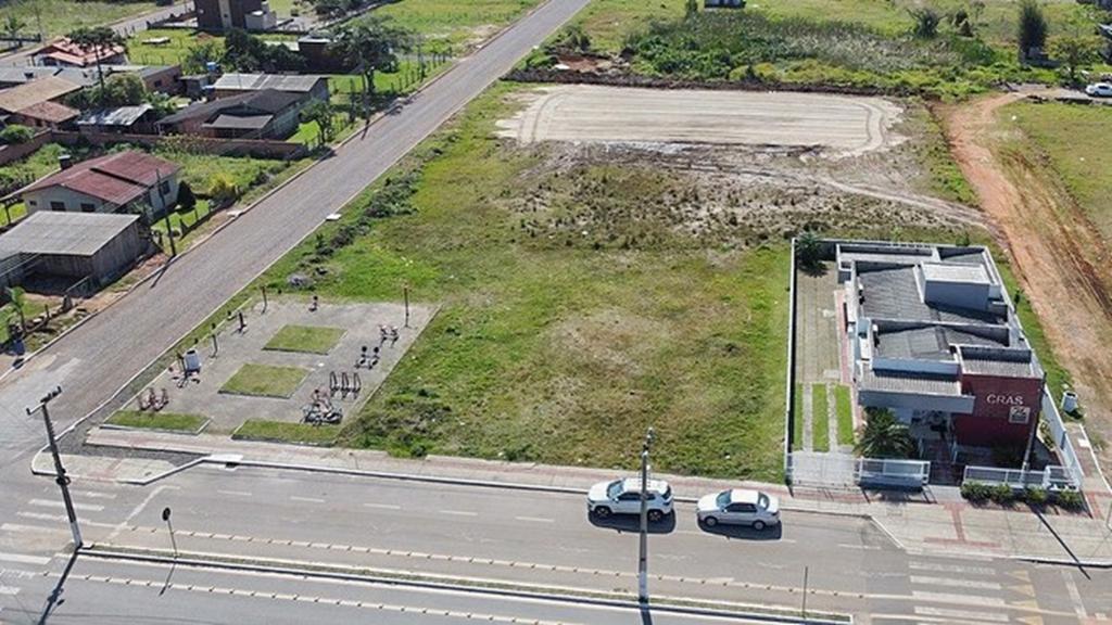 CONSTRUÇÃO DA QUADRA POLIESPORTIVA 
NO PARQUE ROSITA É INICIADA EM SANTA ROSA DO SUL