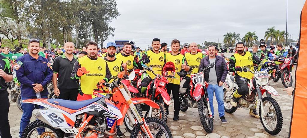 MAIS DE 300 TRILHEIROS PARTICIPAM DA TRILHA DA MATA EM SANTA ROSA DO SUL