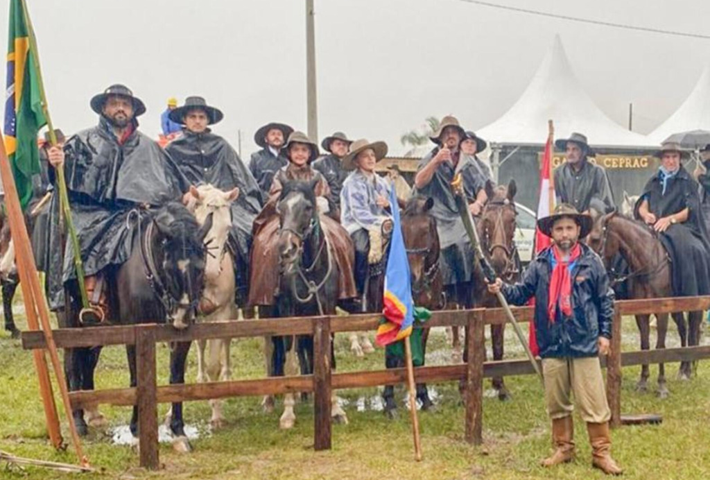 SEMANA FARROUPILHA DE PASSO DE TORRES INICIA COM FOCO NAS TRADIÇÕES E NA HISTÓRIA REGIONAL