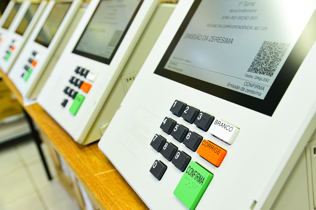 Testes de segurança de urnas eletrônicas começam em novembro