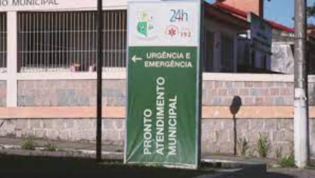 Foto: Divulgação - Criança ficou com marcas após o médico utilizar de força para segurá-la