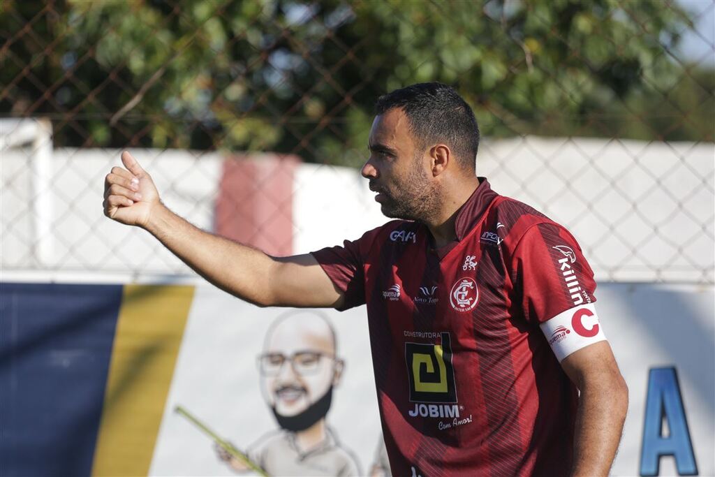 título imagem Aos 42 anos, meia Chiquinho anuncia aposentadoria do futebol profissional