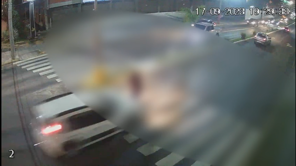 VÍDEO: homem de 57 anos é atropelado e morre ao atravessar faixa de pedestre em avenida de Santa Maria 