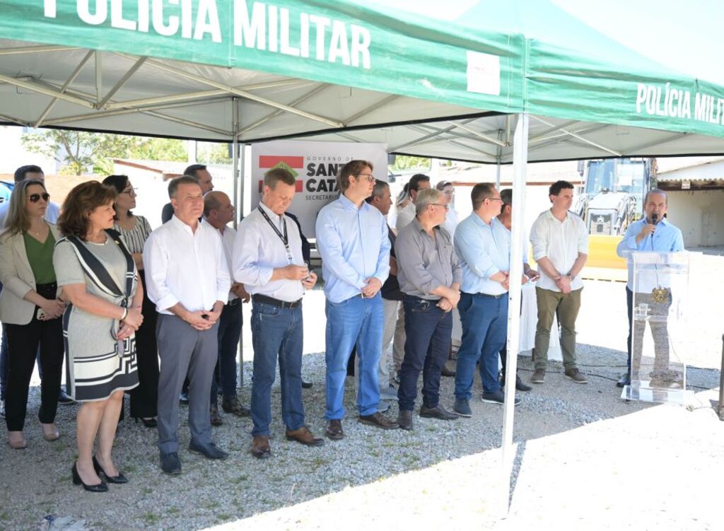 Governo de Santa Catarina entrega maquinários para apoiar trabalho em áreas rurais de 18 prefeituras