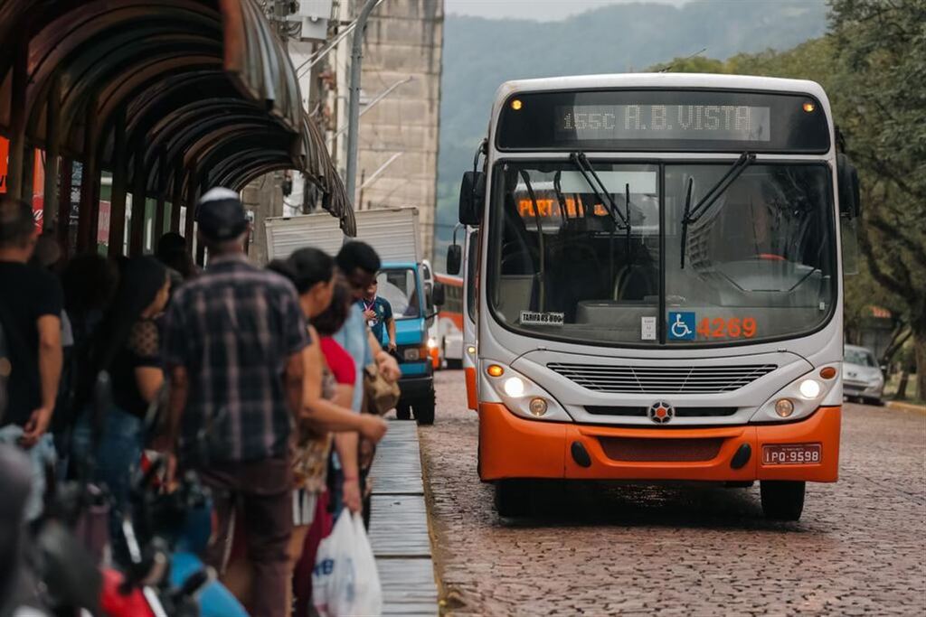 título imagem Prefeitura de Santa Maria discute pedido de aumento da passagem de ônibus