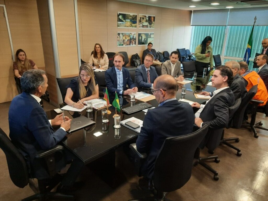 Fábio Paiva (Ascom EBSB) - Comitiva gaúcha esteve em Brasília, nesta terça-feira, no Ministério da Integração para alinhar as ações para municípios atingidos pela catástrofe climática