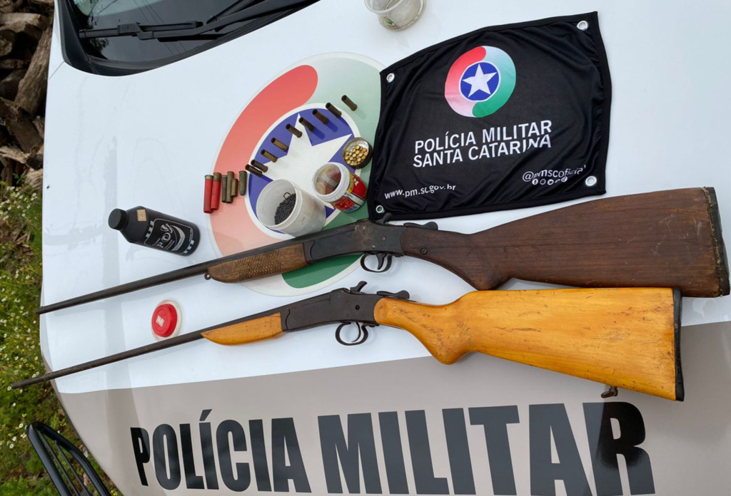 PM apreende armas de fogo em ocorrência de ameaça