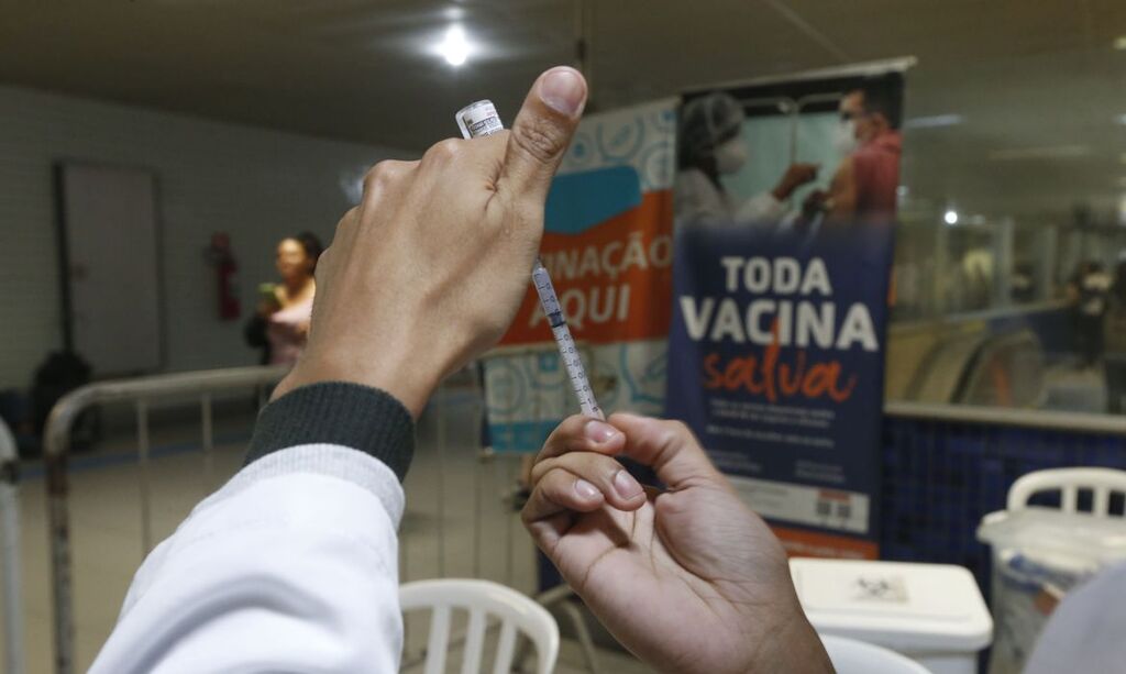 Foto: Paulo Pinto/Agência Brasil  - Especial DP - Coordenador do InfoGripe, Marcelo Gomes, alerta para a importância de manter as vacinas em dia