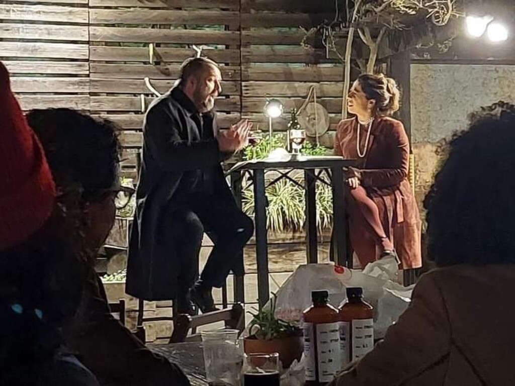 Divulgação DP - Charlie Rayné e Roberta Pires dirigem e atuam nesta encenação
