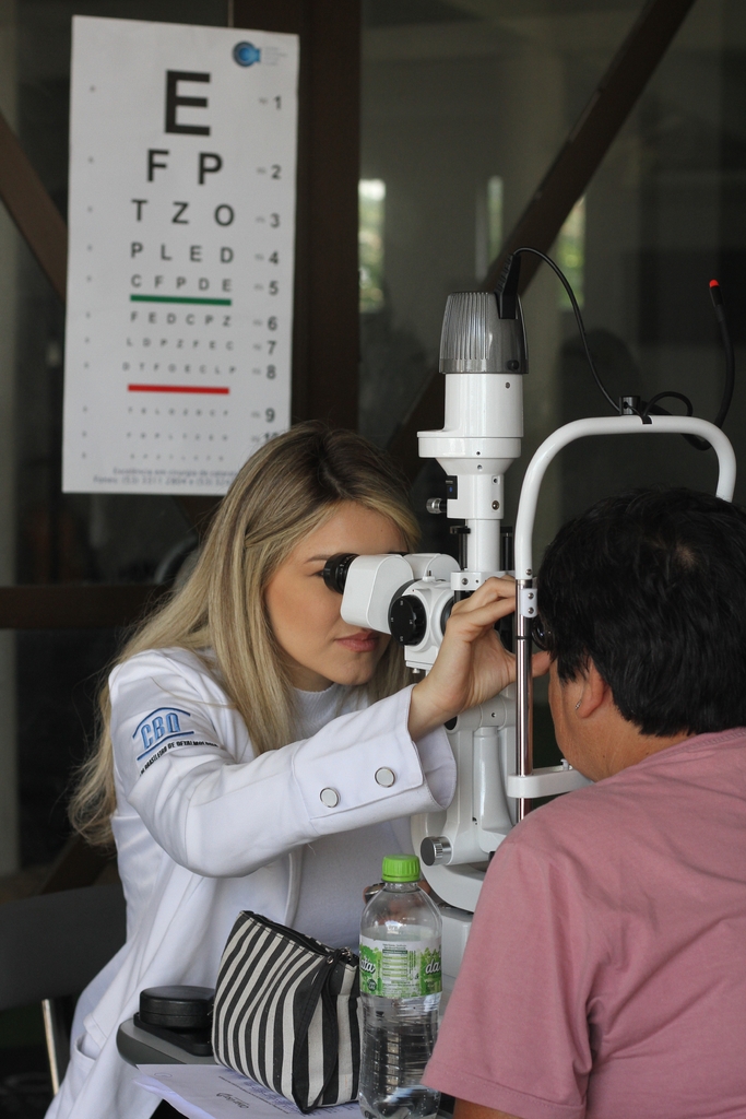 Foto: Jô Folha - DP - A retinopatia diabética é uma complicação do diabetes que afeta os olhos, causando danos aos vasos sanguíneos que ficam na região posterior do olho, a retina