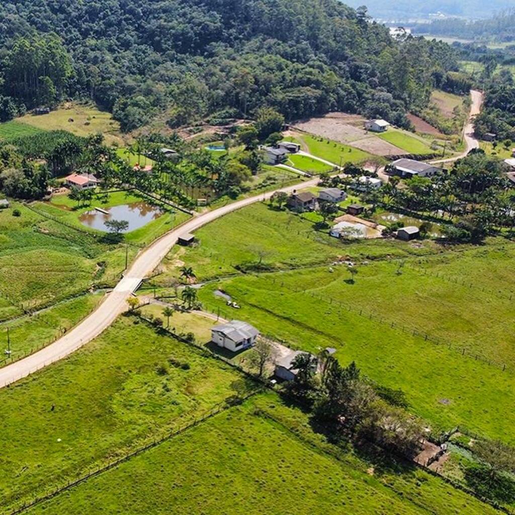 DUAS NOVAS PAVIMENTAÇÕES VÃO BENEFICIAR 
COMUNIDADES DO INTERIOR DE SANTA ROSA DO SUL