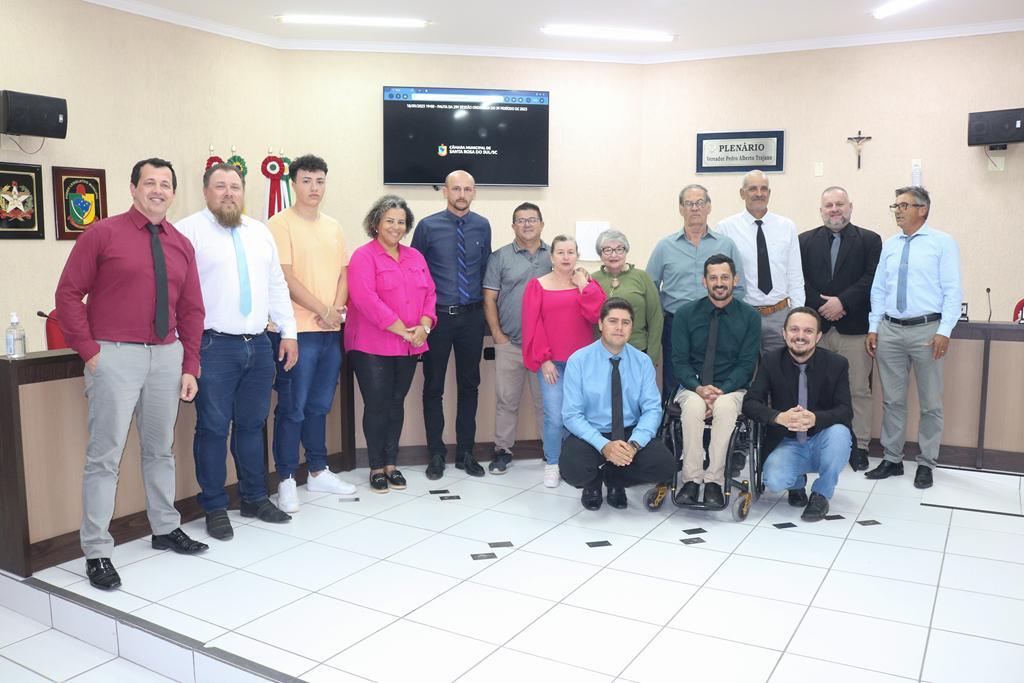 VEREADORES APROVAM O PROJETO QUE GARANTE 
O PAGAMENTO DO PISO SALARIAL DA ENFERMAGEM EM SANTA ROSA DO SUL