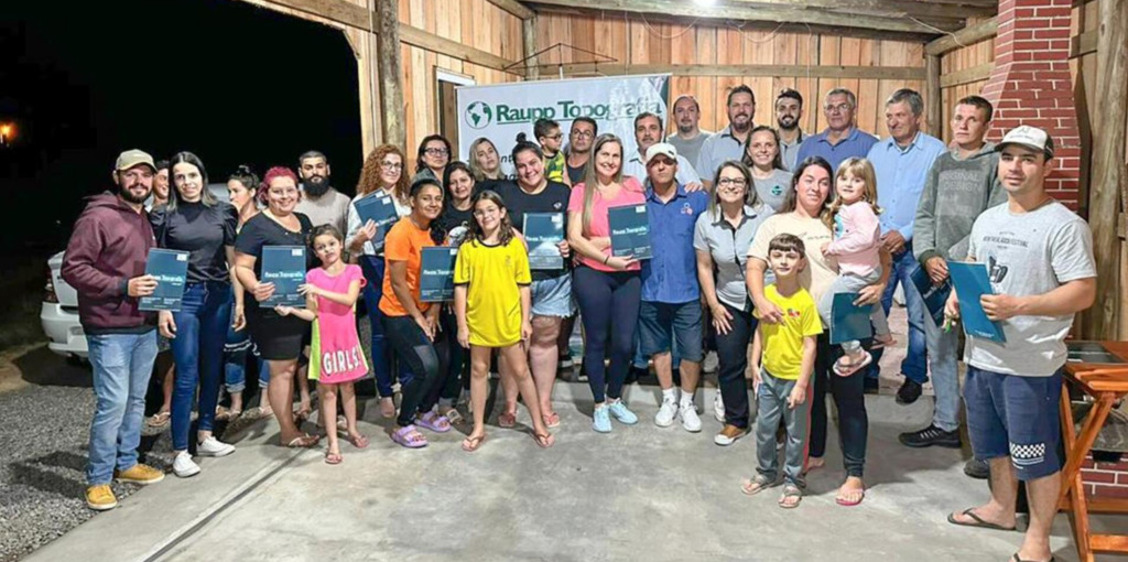 RAUPP TOPOGRAFIA ENTREGA NOVAS MATRÍCULAS DO REURB EM SANTA ROSA DO SUL