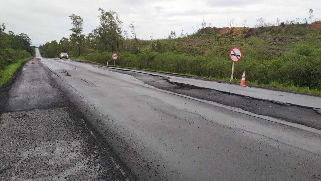 PRF informa bloqueio da pista para veículos pesados na BR 293, Km 151 em Hulha Negra