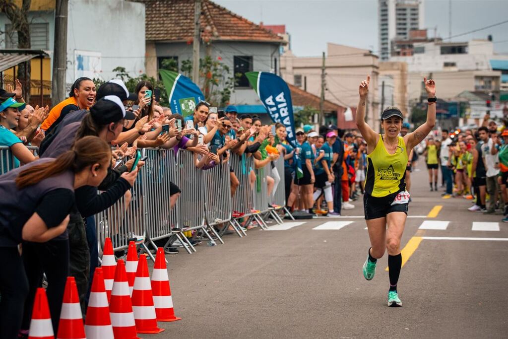 título imagem Gabriel Pozzo e Caren Lemos vencem a 1ª Maratona de Santa Maria