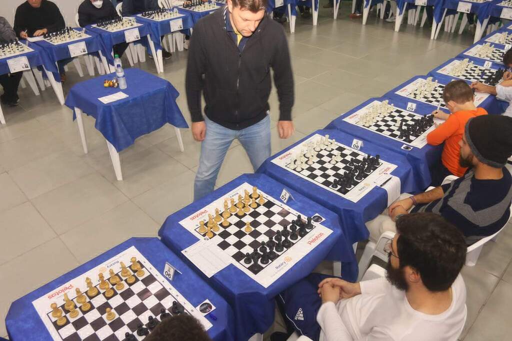 Festival de xadrez reúne centenas de enxadristas no Shopping Pelotas
