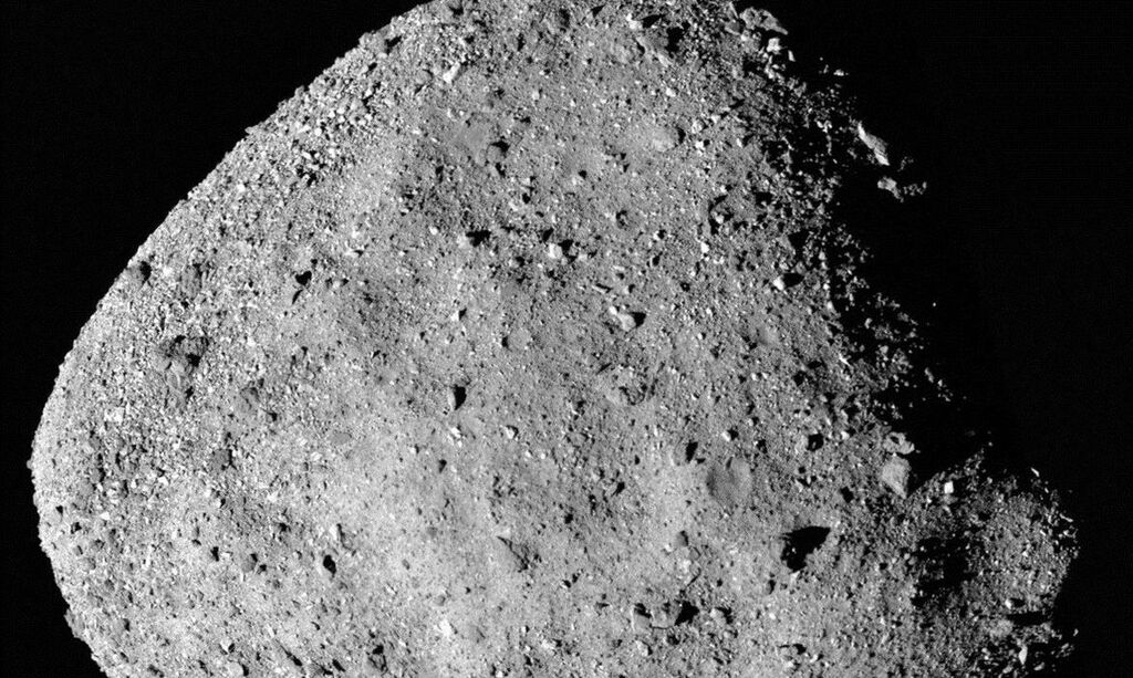 Três anos após coleta, mostra de asteroide chega à Terra