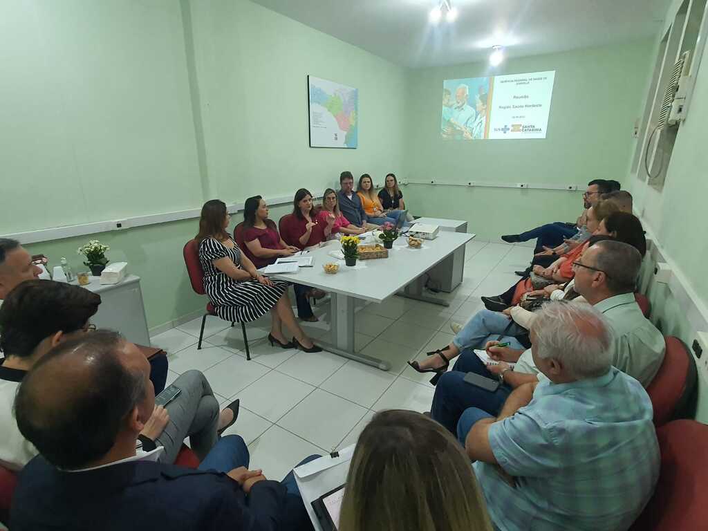 Secretária de Saúde de Santa Catarina reforça prioridade em cirurgias eletivas em visita a Joinville