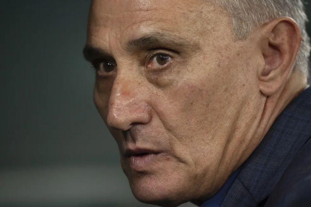 Tite ganha força nos bastidores, e Flamengo abre contatos para contratar técnico