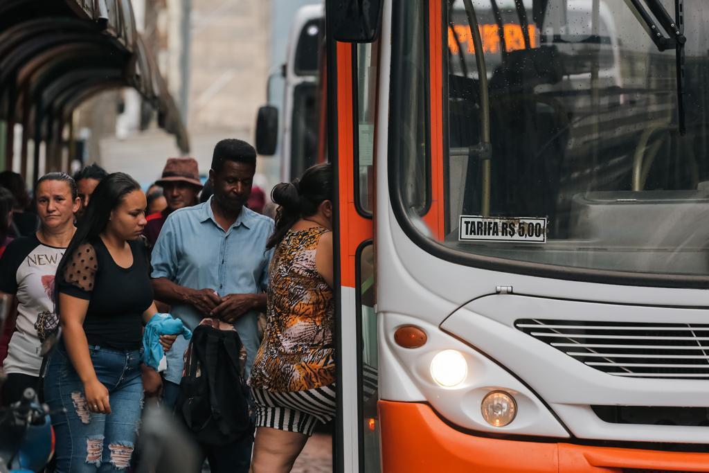 título imagem Preço da passagem de ônibus já está custando R$ 5 para maioria dos usuários do transporte público