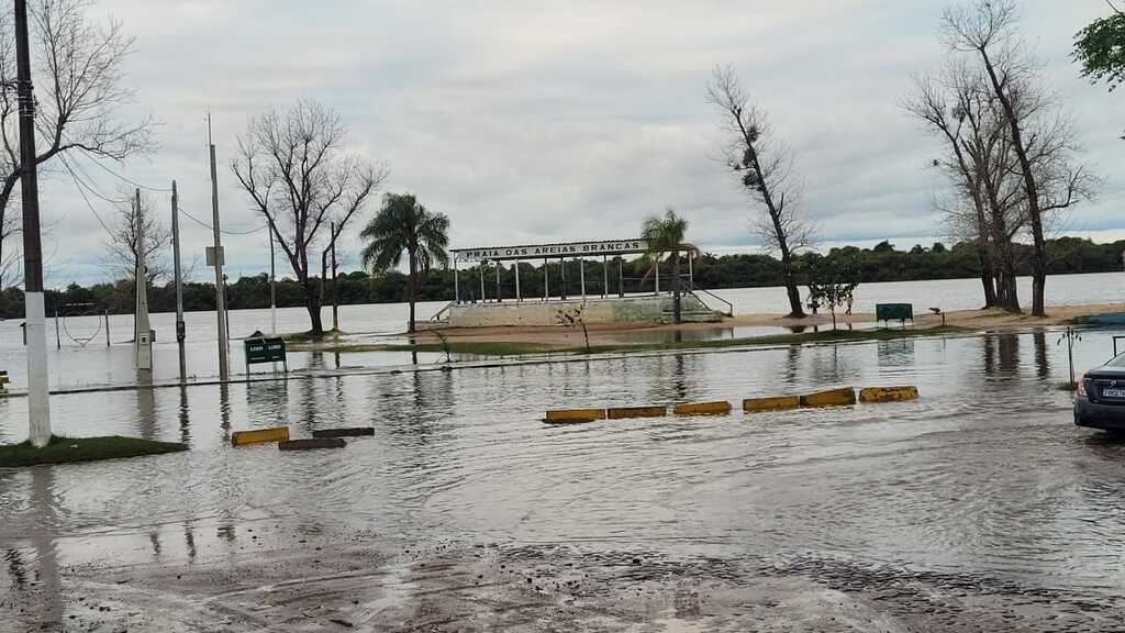 Vendaval causa estragos em Rosário do Sul; há alerta para elevação do Rio Santa Maria