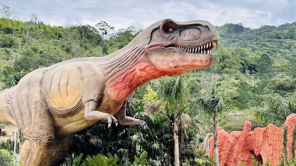 MAIOR PARQUE DE DINOSSAUROS DO BRASIL ABRE AS PORTAS EM BALNEÁRIO CAMBORIÚ E VAI GERAR 100 EMPREGOS DIRETOS
