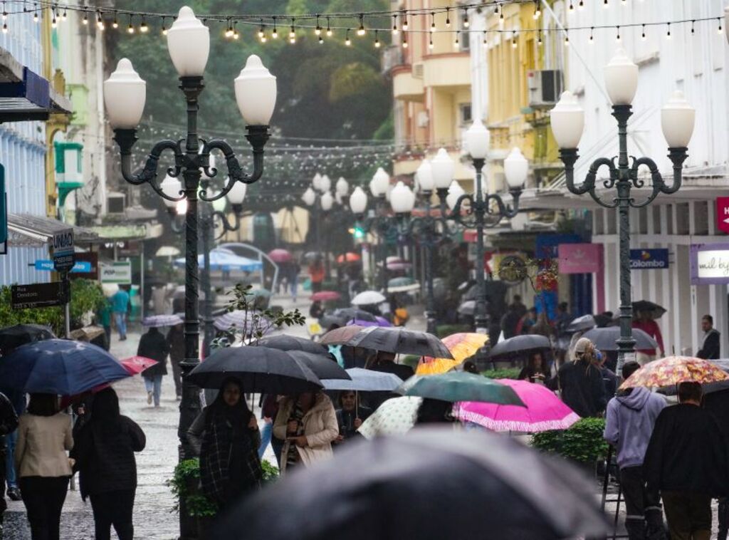 Chuvas intensas e ventos fortes atingem Santa Catarina nesta terça-feira