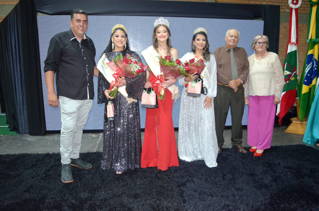  - Vitória Schneider (Rainha), Maria Eduarda Rosa (1ª Princesa) e Alaine Córdova (2ª Princesa) foram escolhidas para representar o evento