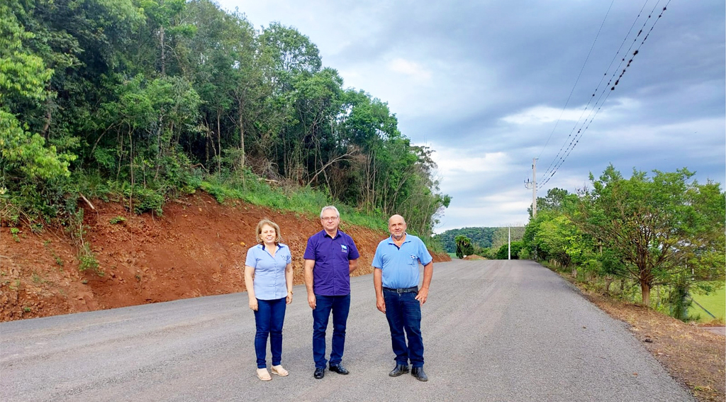 Obras de asfalto rural - Linha São Pedro, município de Lacerdópolis